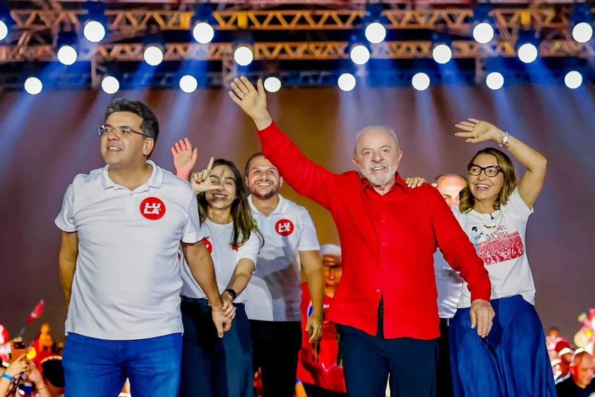 Lula Sem Meias Palavras: Presidente Dispara e Rotula Apoiadores com Bandeira dos EUA como 'Vira-Latas' e 'Traidores da Pátria'